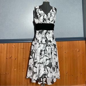 🔥3 for $15 Sale- NWT sheer floral dress